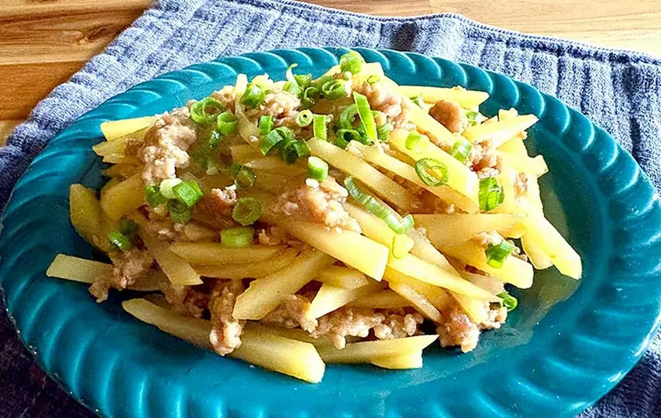 ごはんがすすむ「じゃがいもとひき肉の甘辛炒め」のつくり方。冷めてもおいしい！お弁当にもおすすめのおかず｜本多理恵子の「50代からは“手抜き”と“息抜き”」