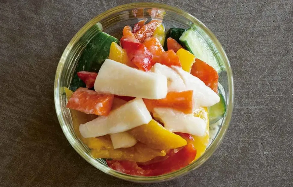 かんたん発酵レシピ「甘酒オイルのマリネサラダ」のつくり方。好みの野菜とあえるだけ！手軽な発酵食品“甘酒”でもっとおいしく／料理家・飛田和緒さん