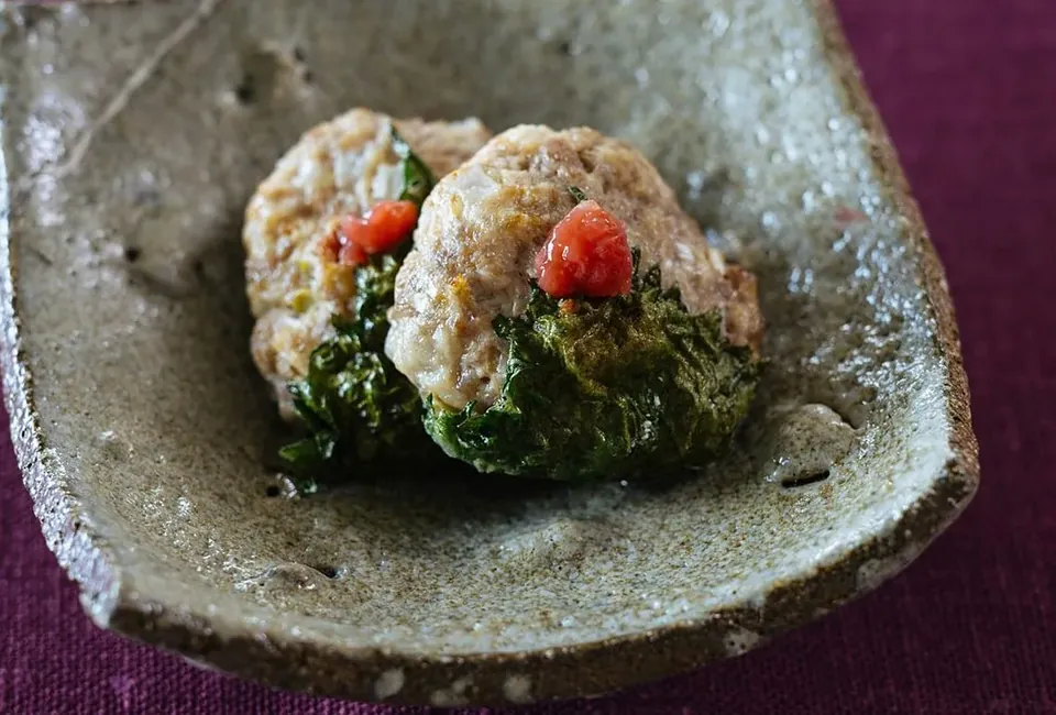 冷めてもやわらか「梅干しと鶏のつくね焼き」のつくり方。ごはんによく合う！肉のうま味が引き立つ“ひき肉”のさっぱりおかず｜松田美智子の季節の仕事