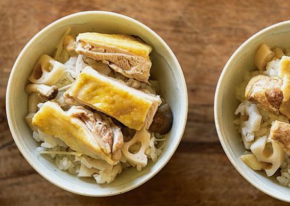 秋のごちそう「鶏肉とれんこんの炊き込みごはん」のつくり方。うま味たっぷり“魚醤”と塩だけで驚くほどおいしく！／料理家・飛田和緒さん
