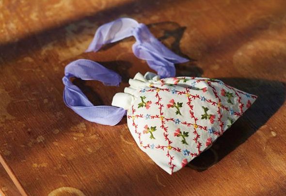 【図案】『グロースターの仕たて屋』の刺しゅう図案｜神尾茉利『刺繍小説』より