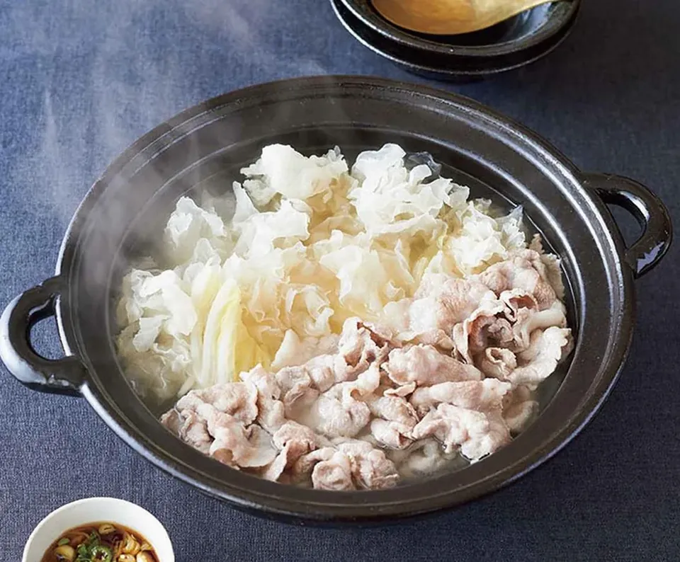 体うるおう「白きくらげの鍋」のつくり方。ピリ辛の青とうがらしだれでポカポカ！不調が整う“韓国薬膳”レシピ／キム・ナレさん（料理家）
